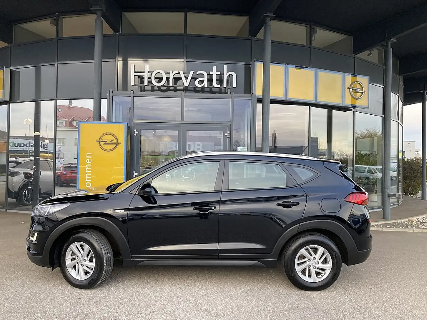 Vehicle image, number 4