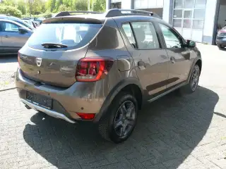 Vehicle image thumbnail, number 7