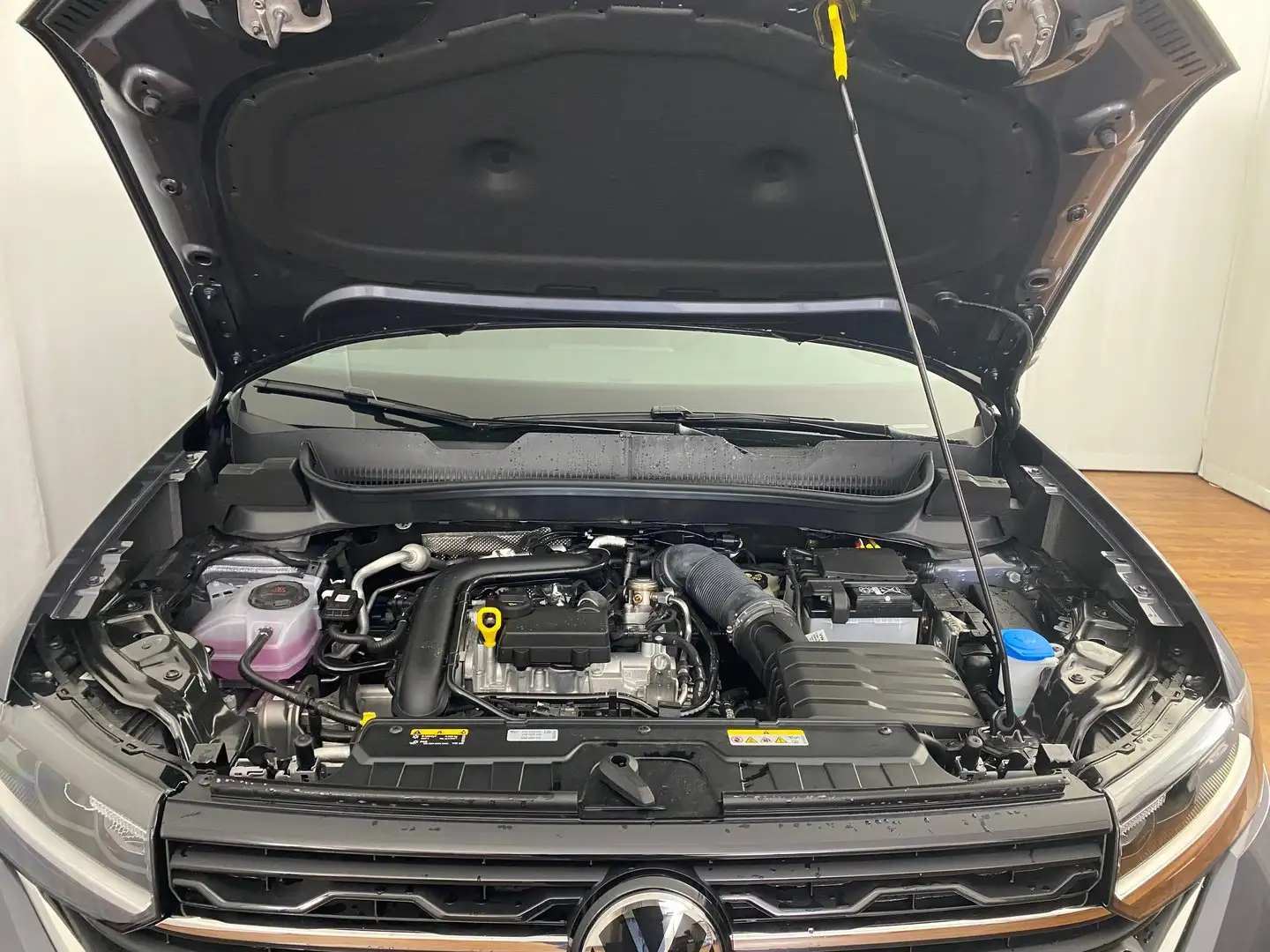 Vehicle image, number 4