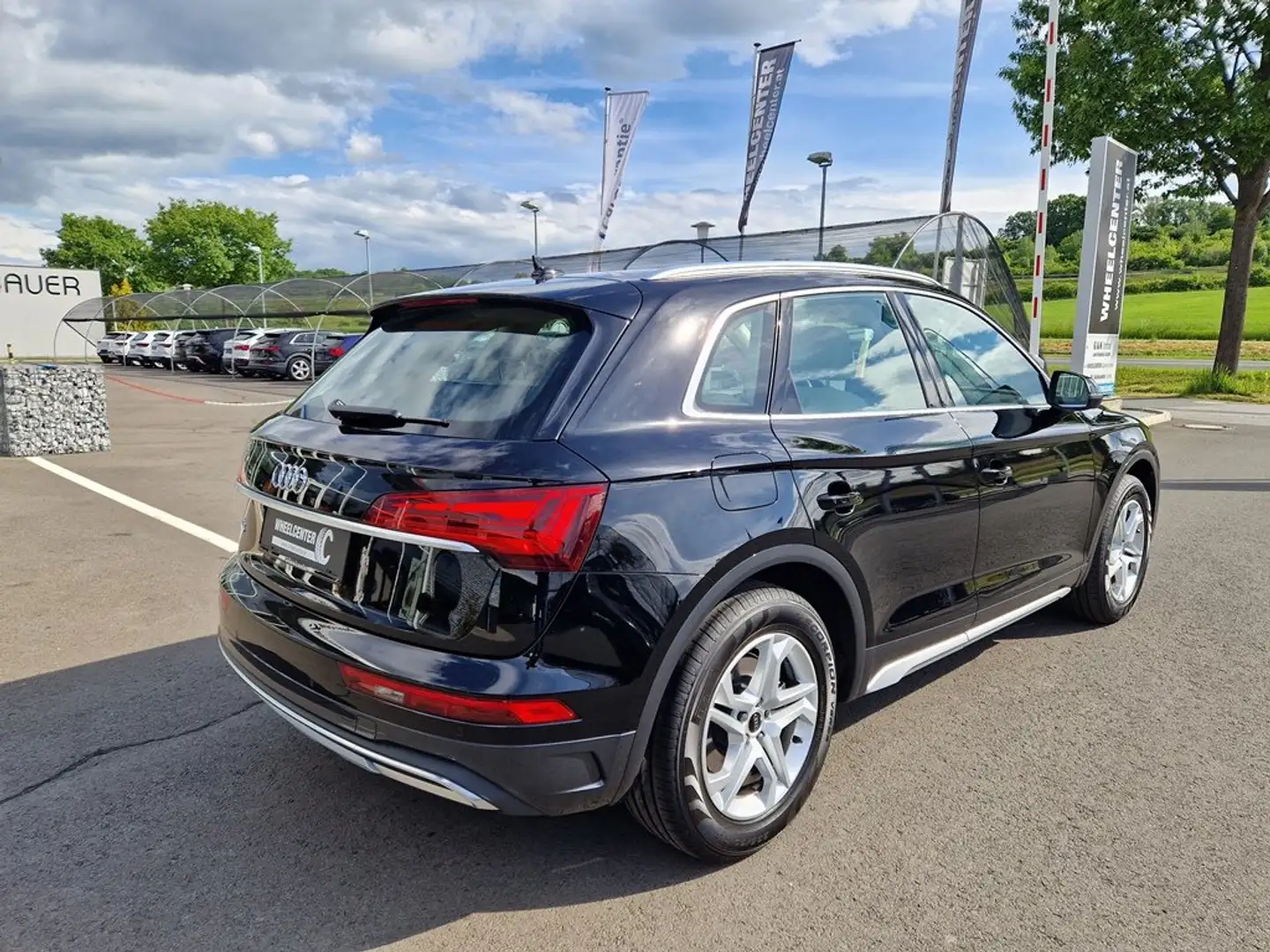 Vehicle image, number 12