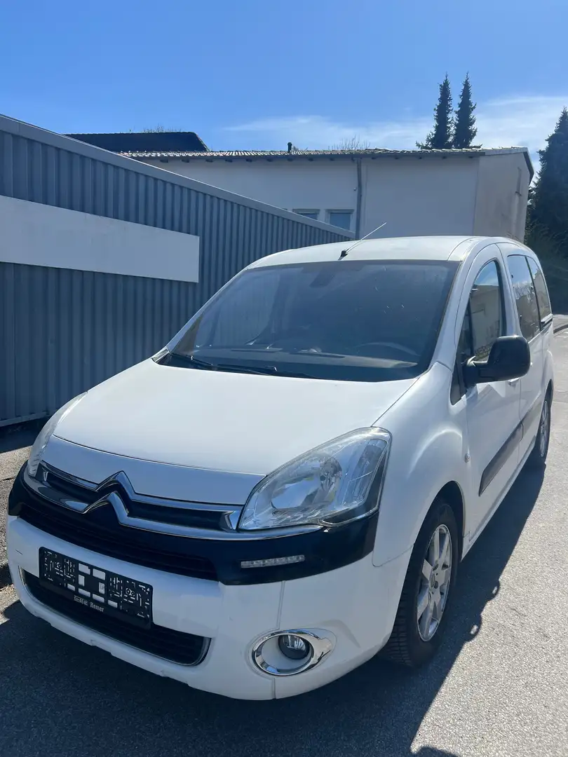 Vehicle image, number 1