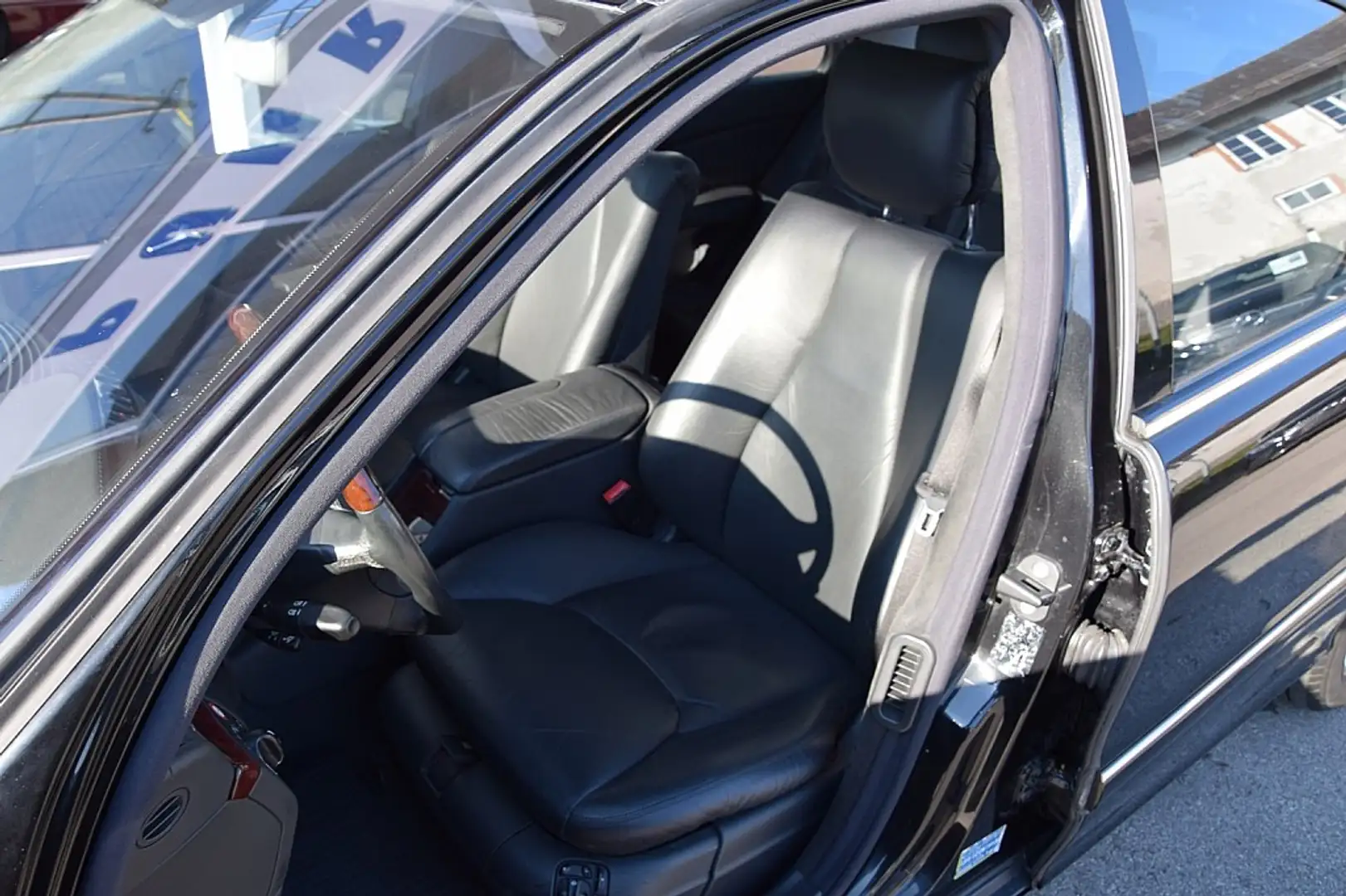 Vehicle image, number 9