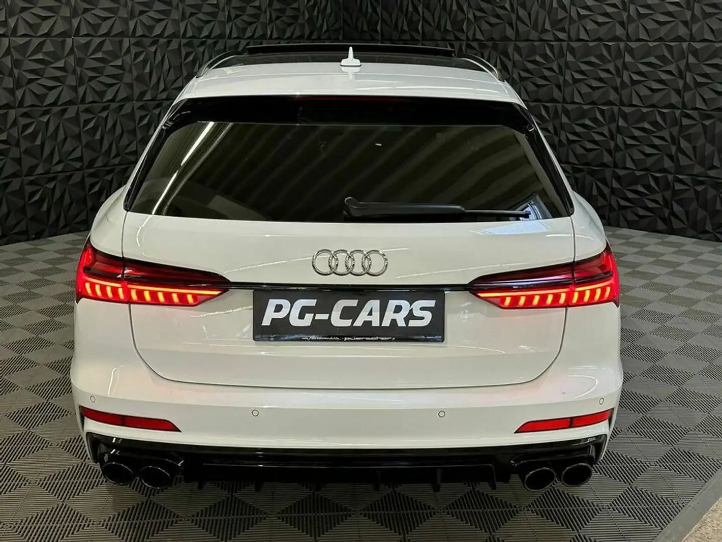Vehicle image, number 14