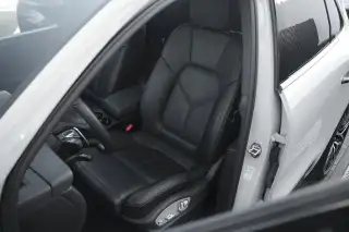 Vehicle image thumbnail, number 3