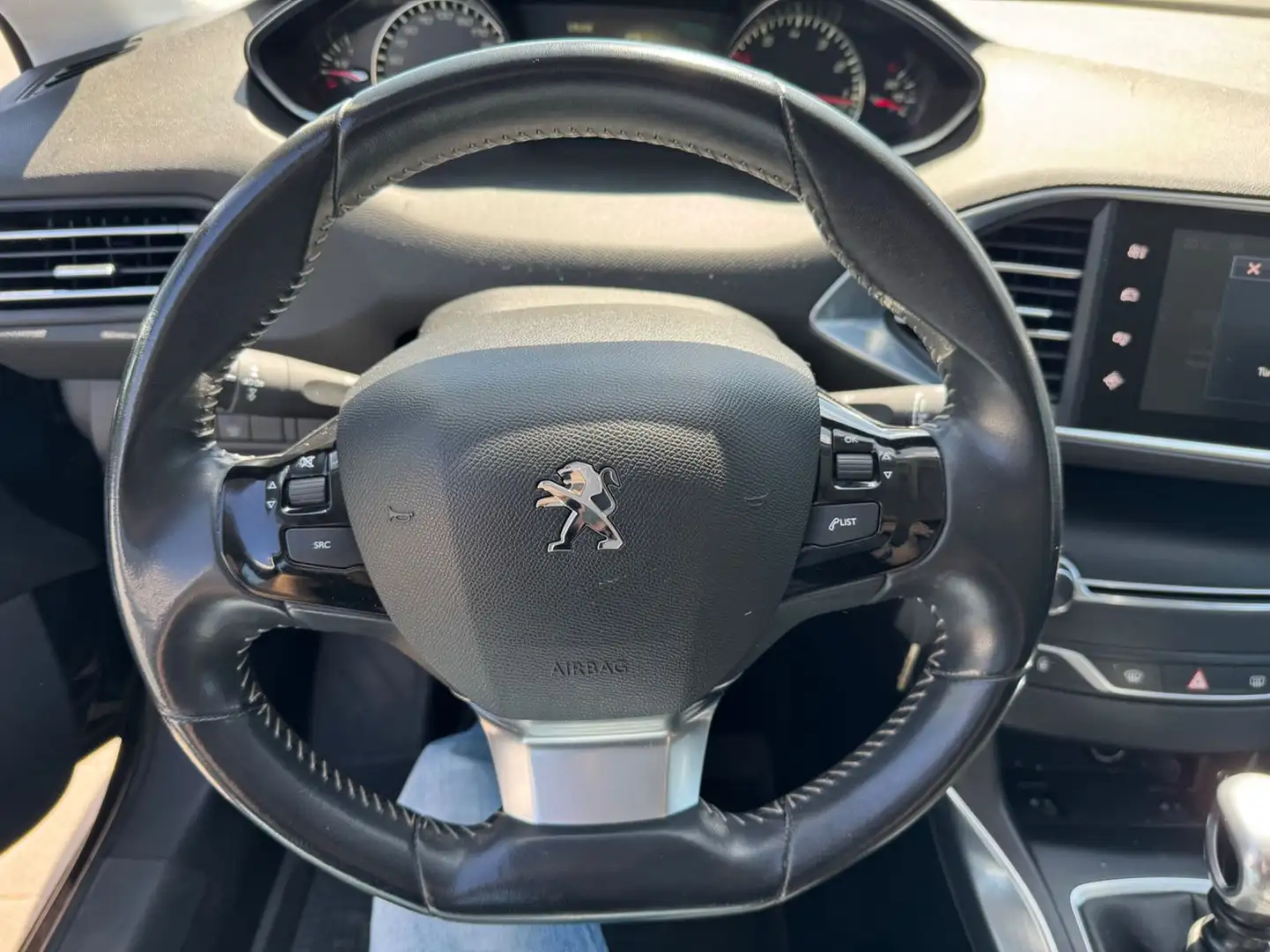 Vehicle image, number 9