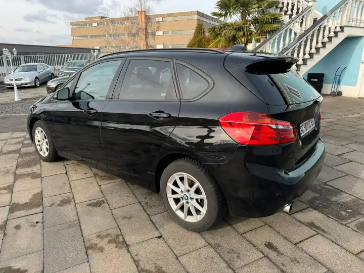 Additional image of the vehicle