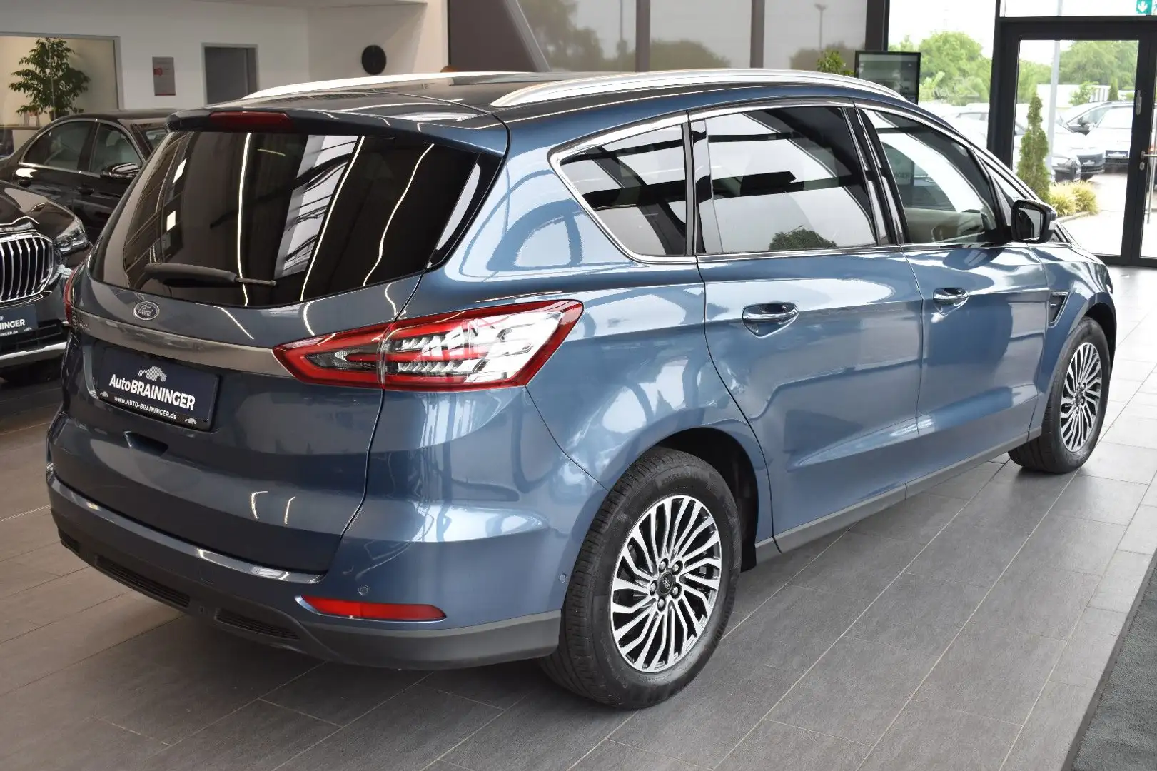 Vehicle image, number 2