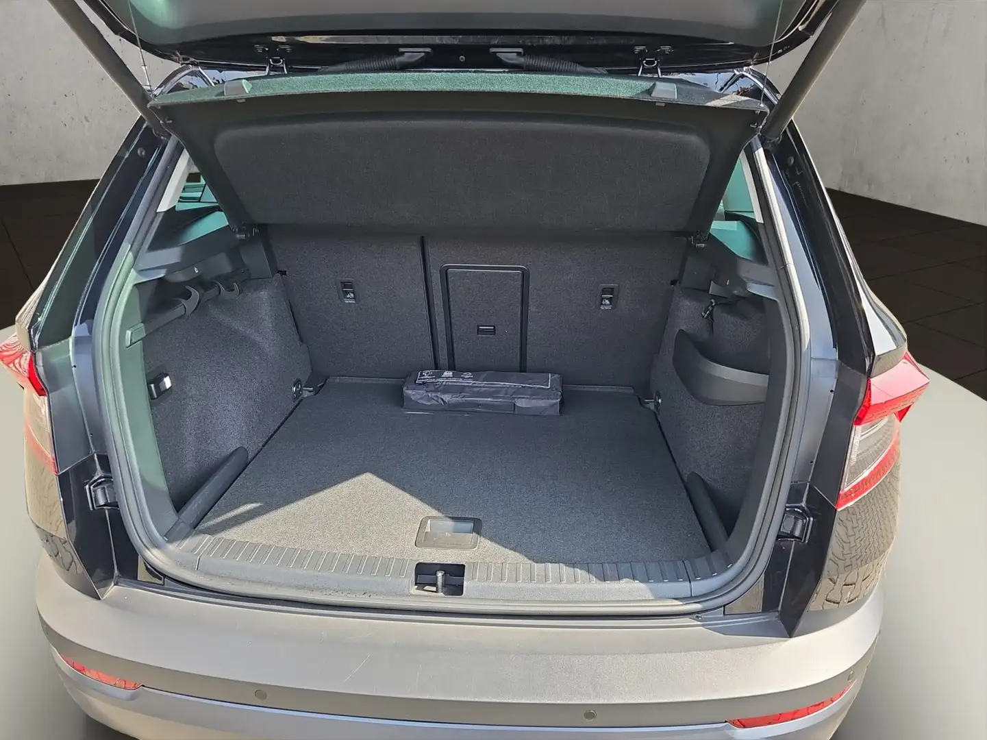 Vehicle image, number 19