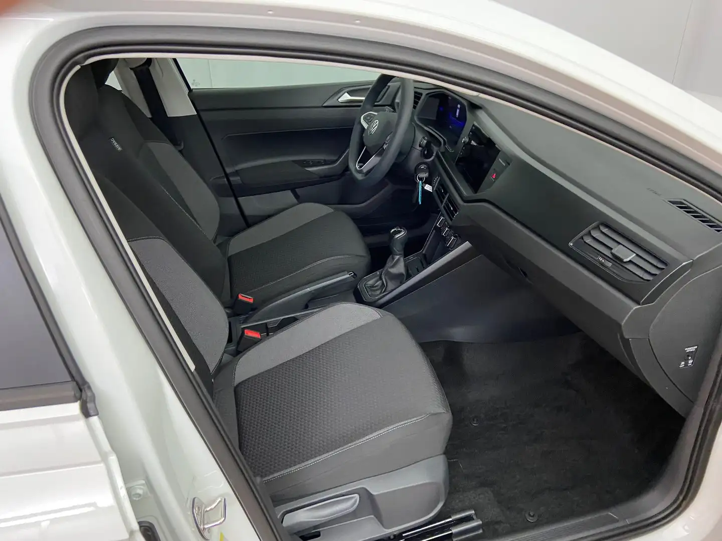 Vehicle image, number 6