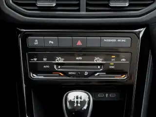Vehicle image thumbnail, number 8