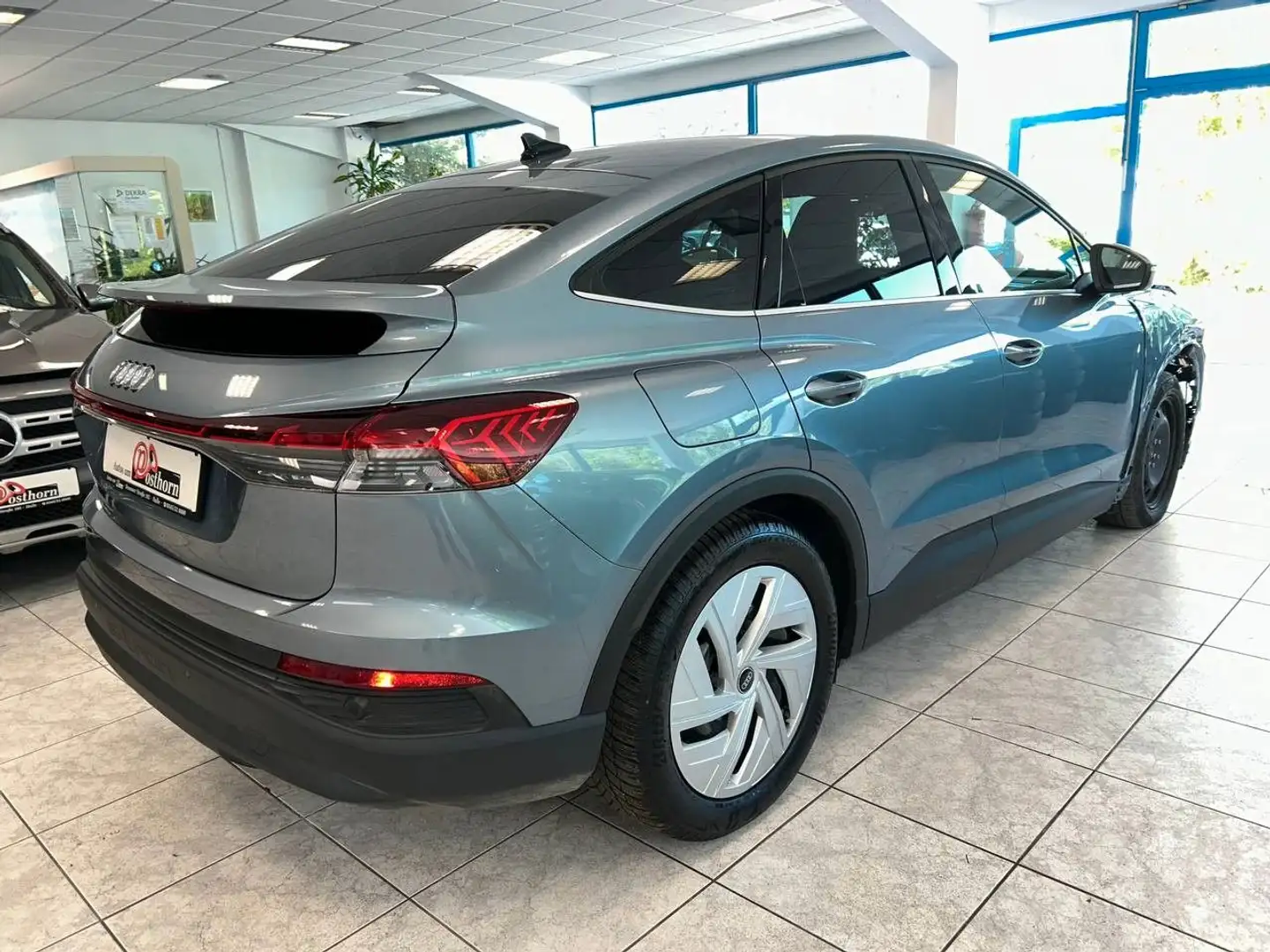 Vehicle image, number 4