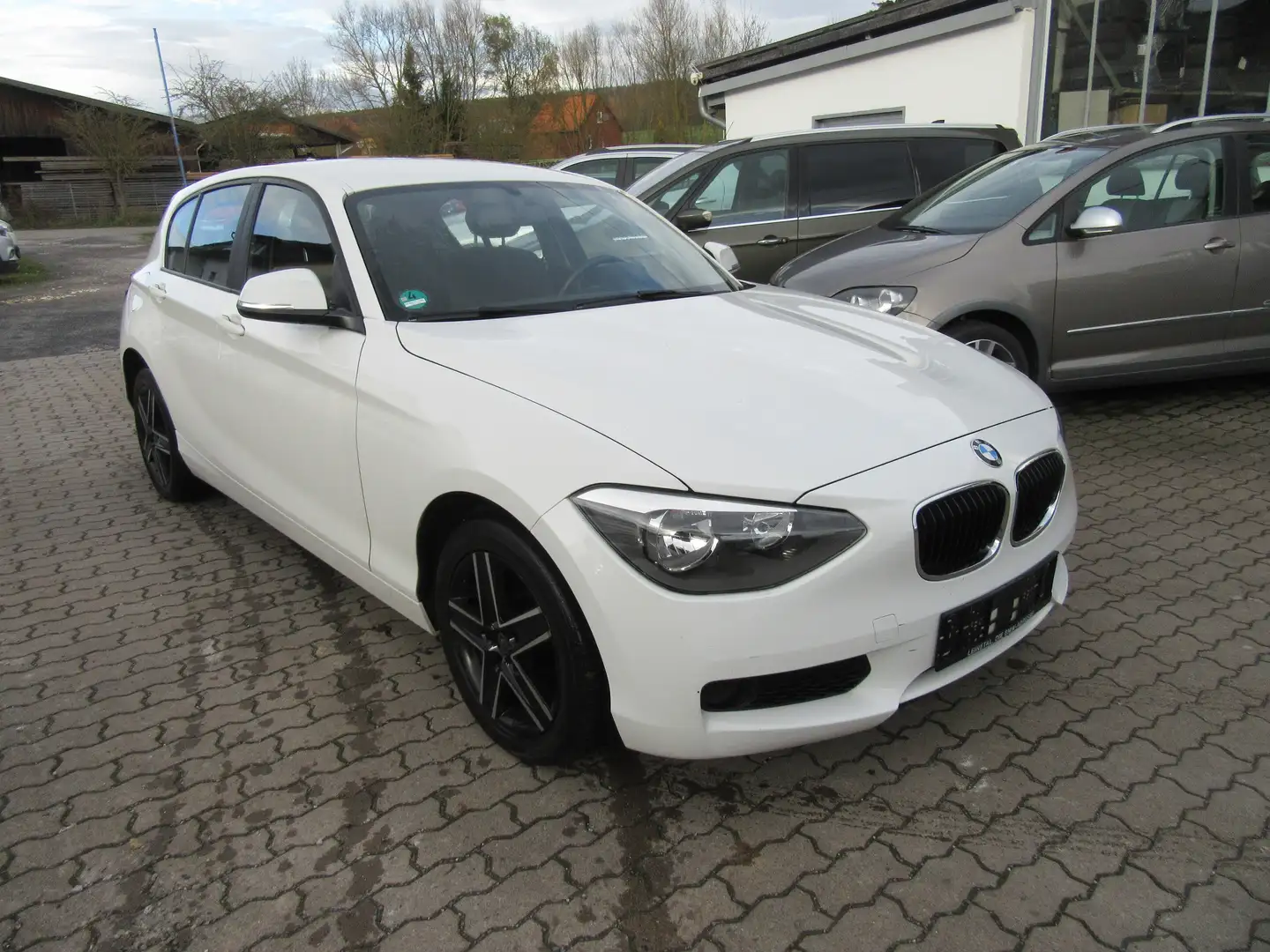 Vehicle image, number 3