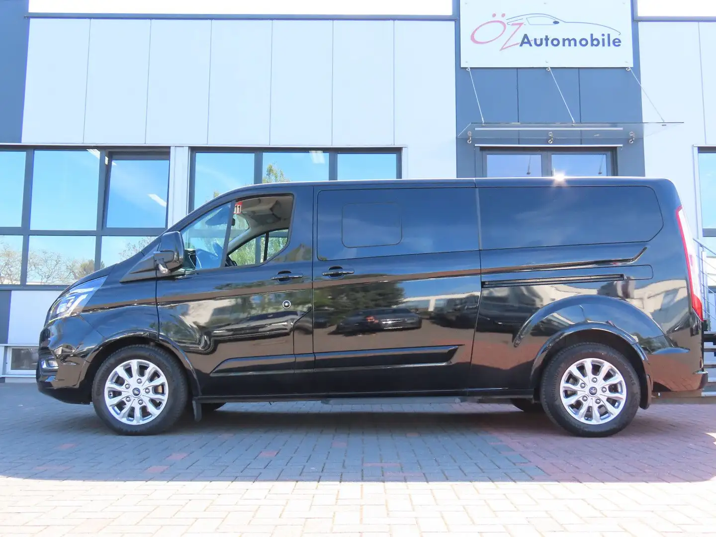Vehicle image, number 8