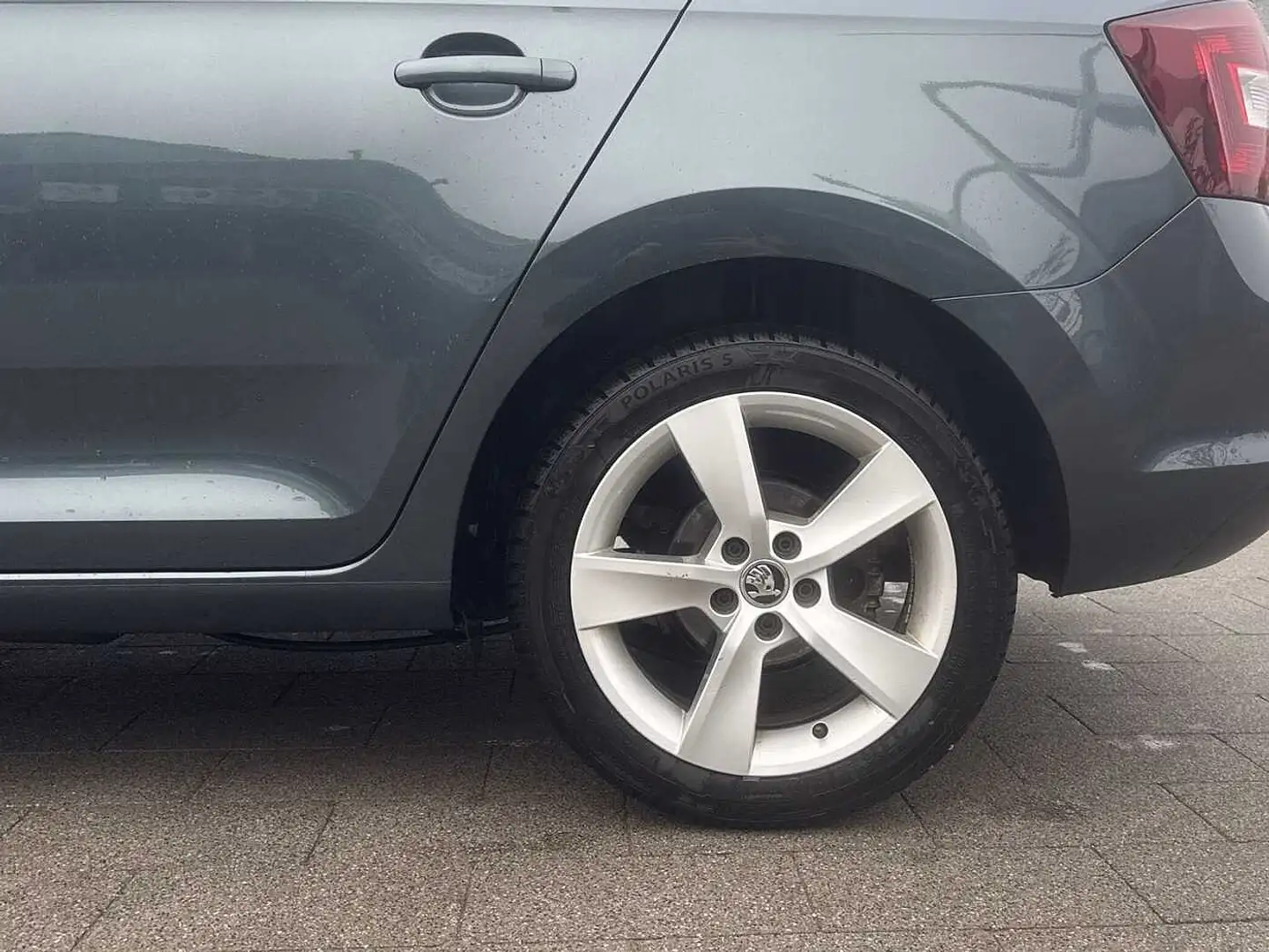 Vehicle image, number 9