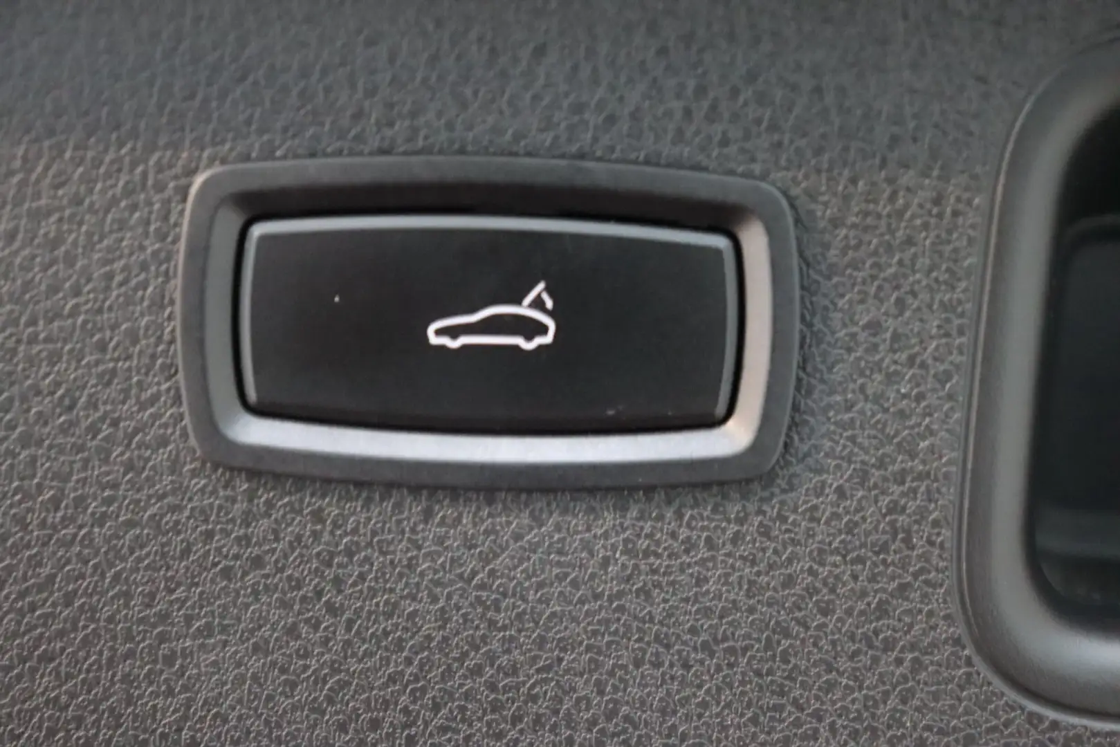 Vehicle image, number 10