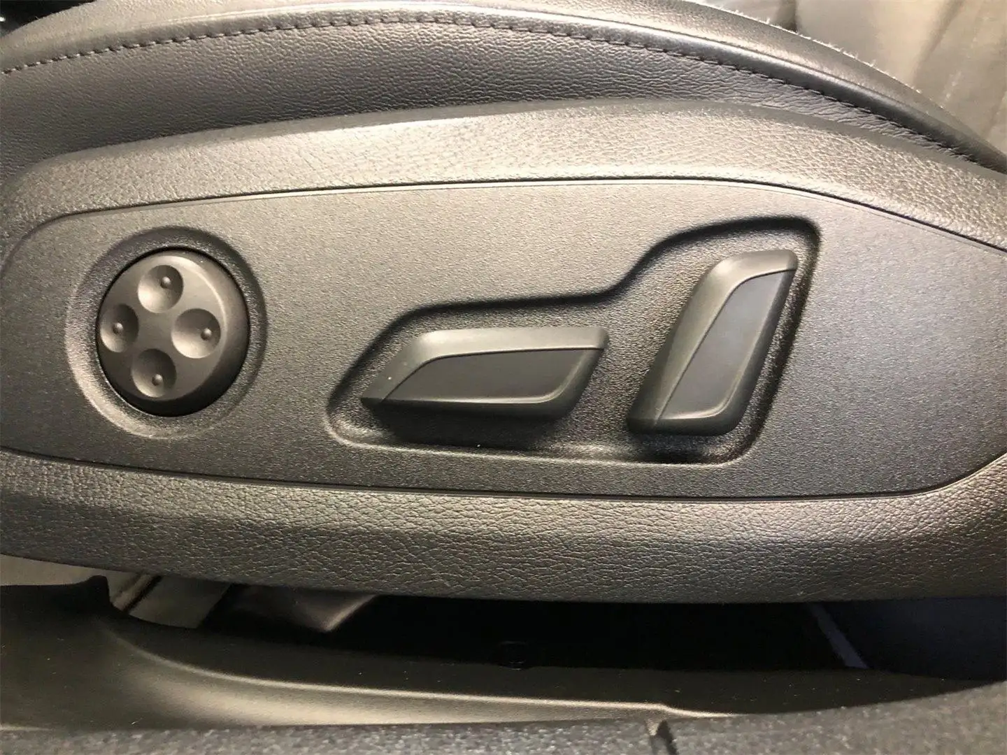 Vehicle image, number 6