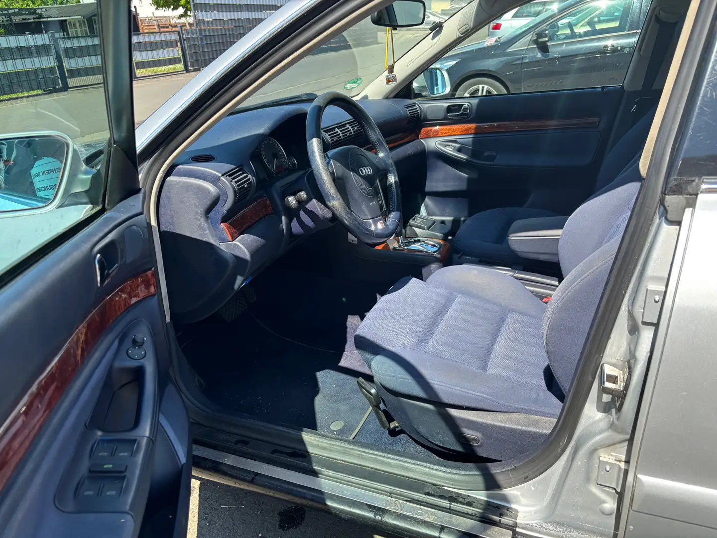 Vehicle image, number 9