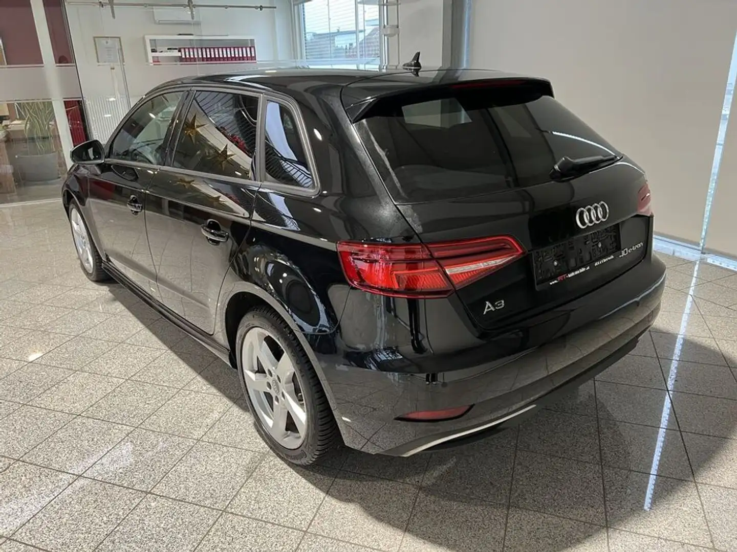 Vehicle image, number 3