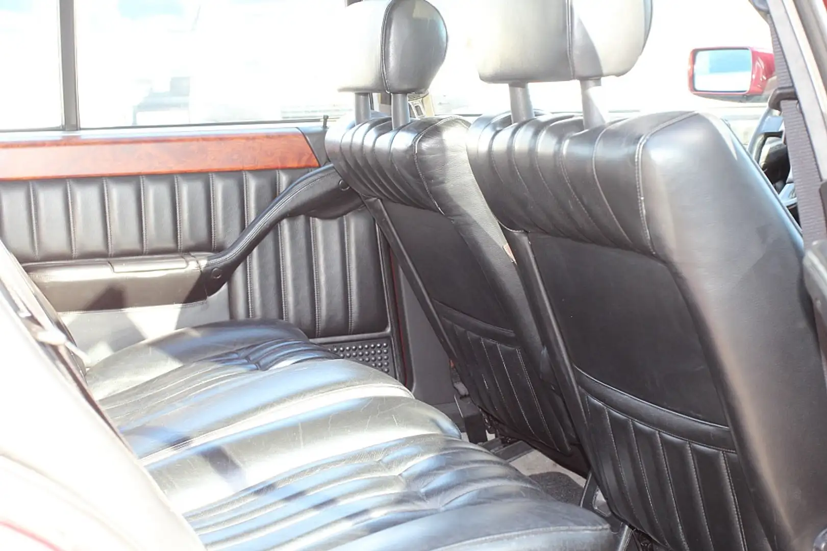 Vehicle image, number 12
