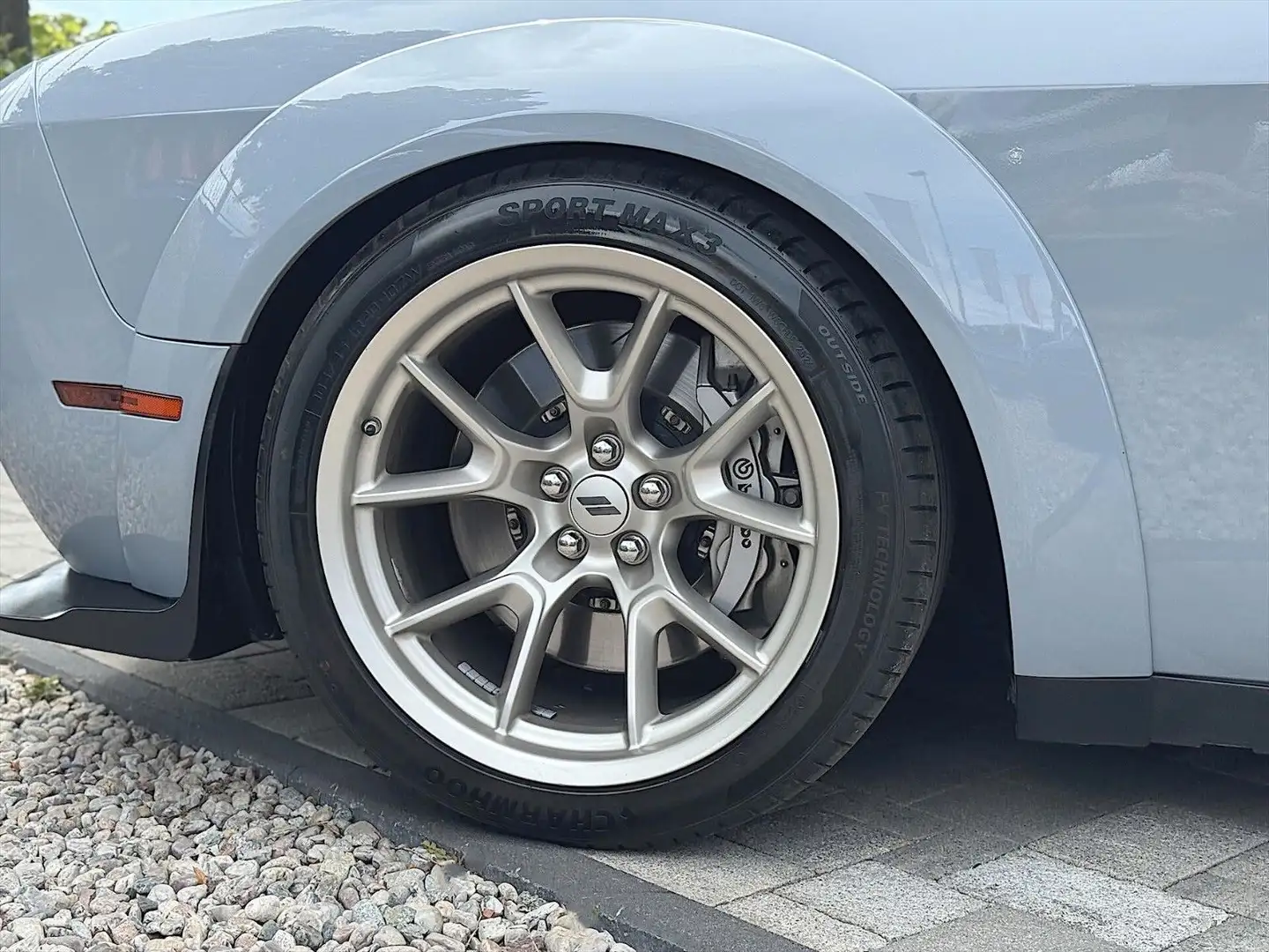 Vehicle image, number 12