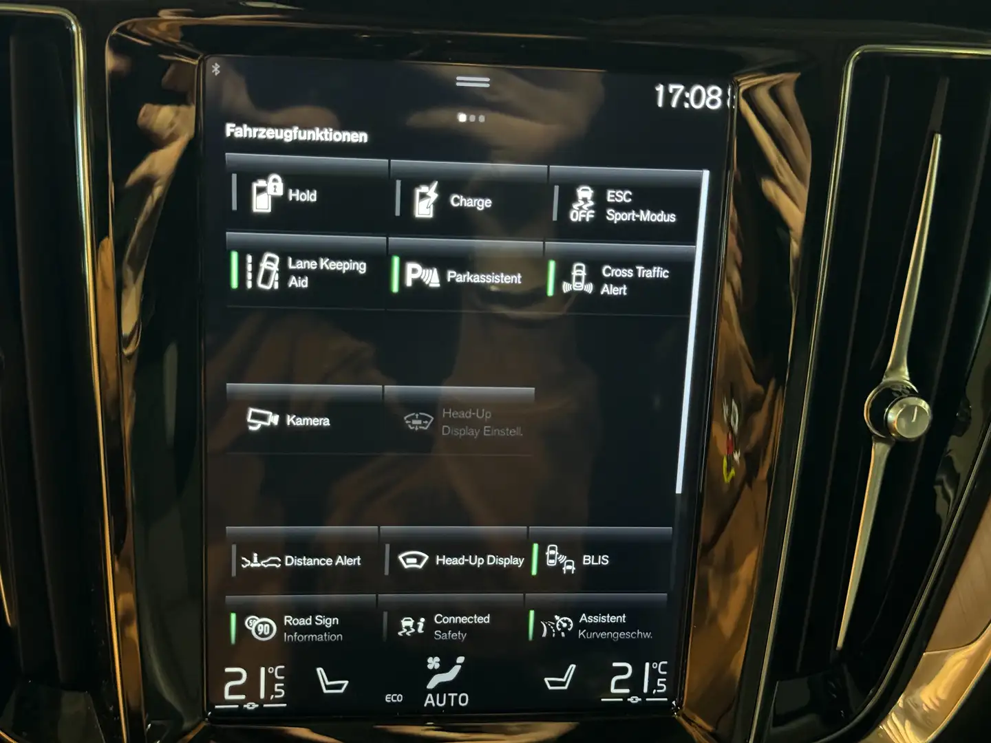 Vehicle image, number 12
