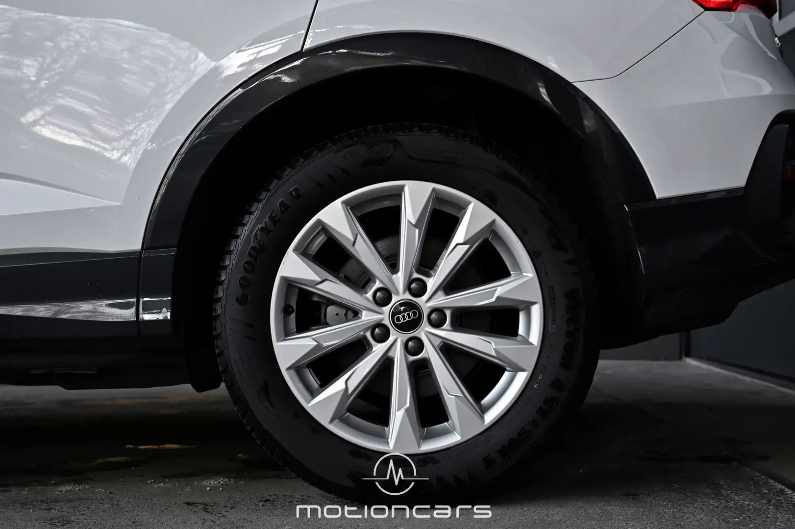 Vehicle image, number 8