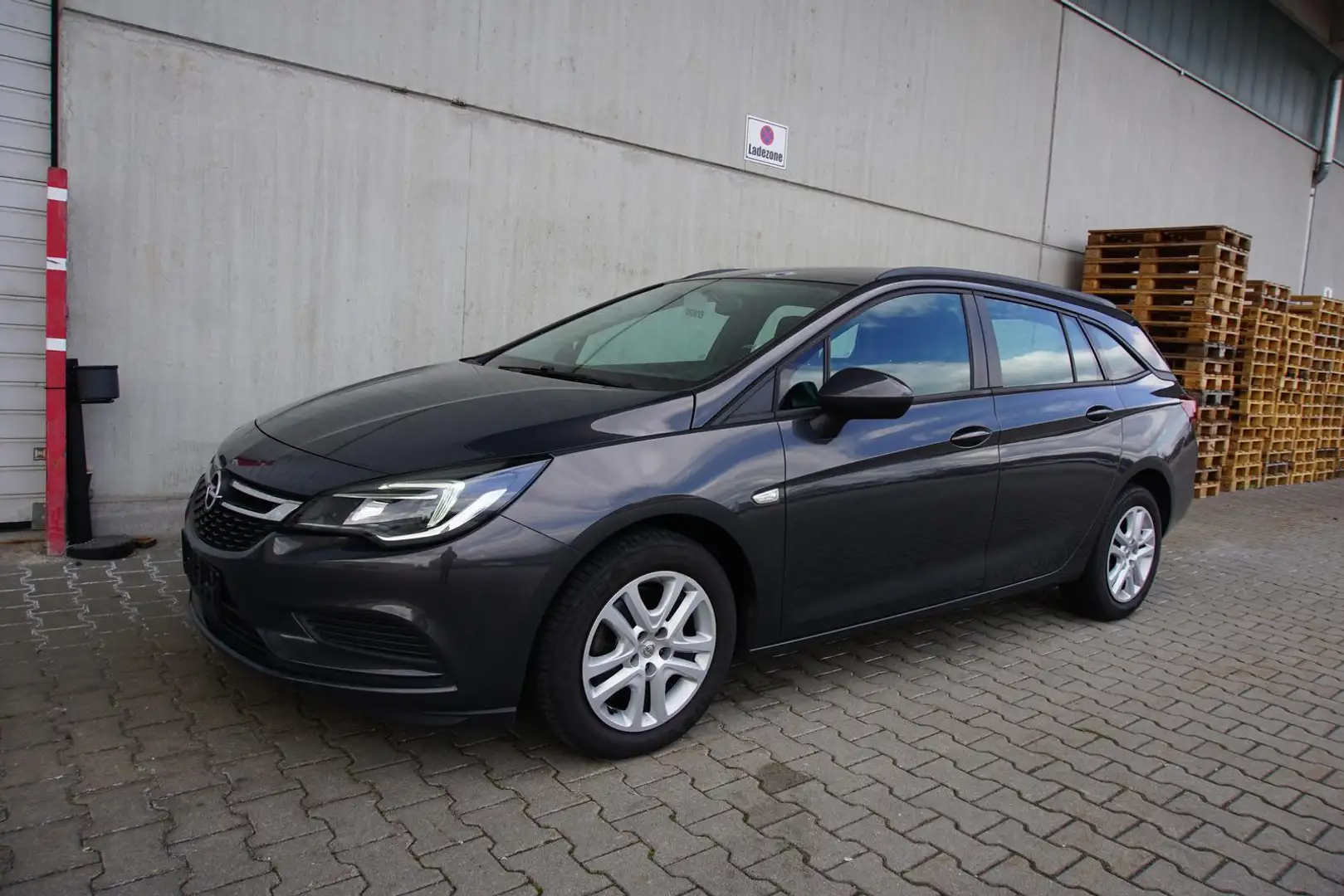 Vehicle image, number 4