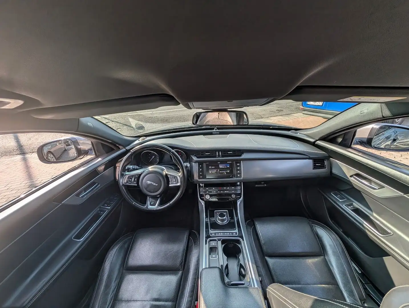 Vehicle image, number 8