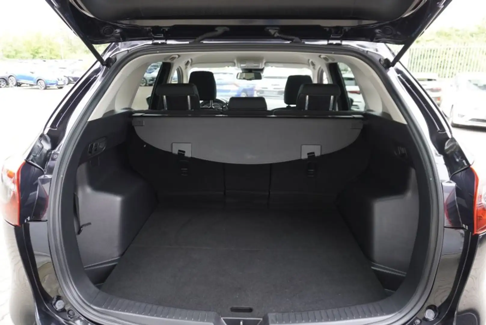 Vehicle image, number 12