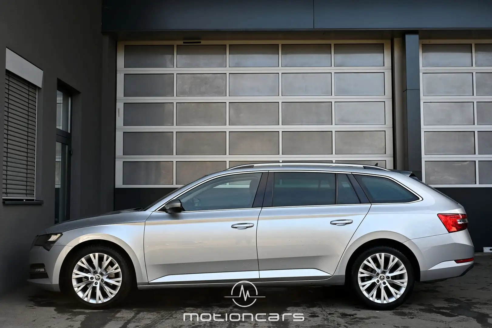 Vehicle image, number 6