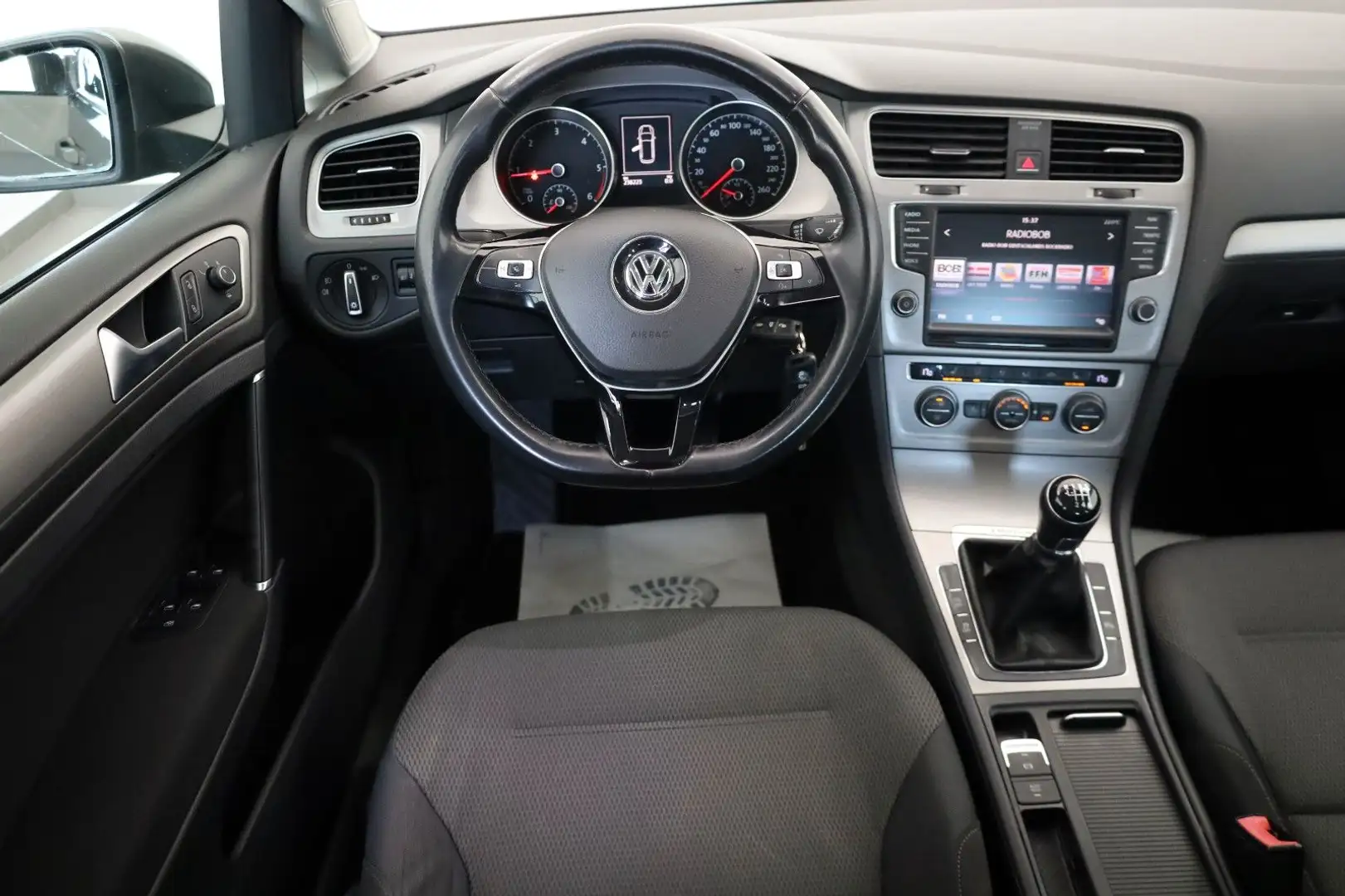 Vehicle image, number 4