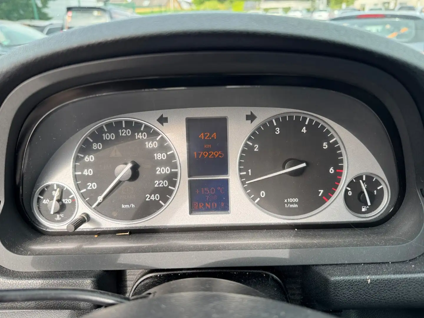 Vehicle image, number 12