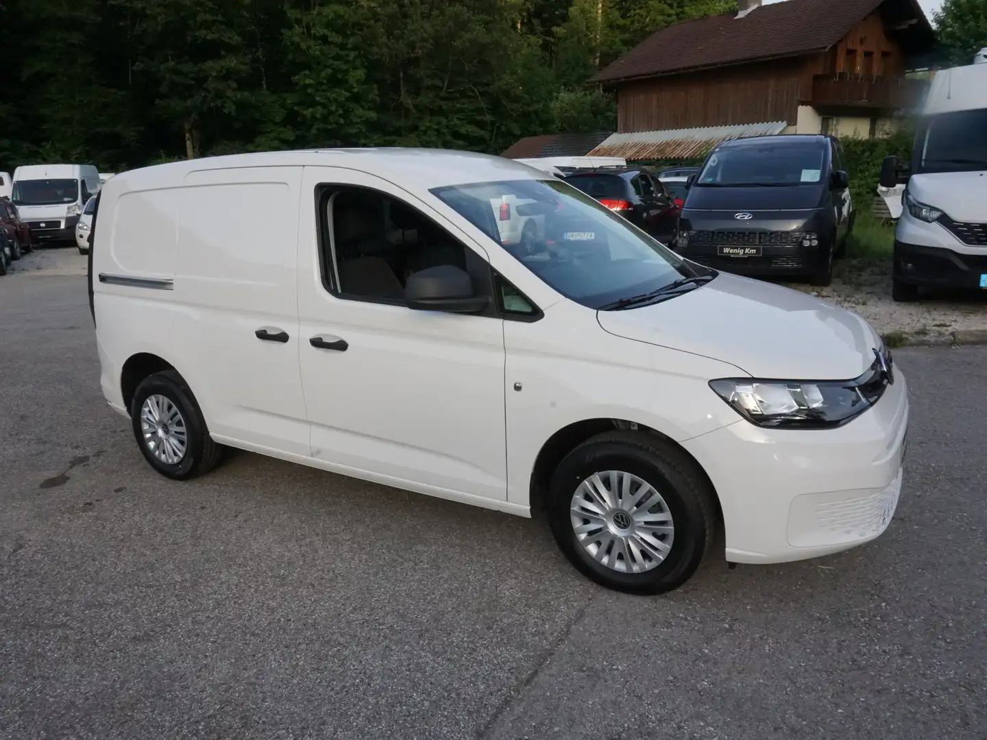 Vehicle image, number 12