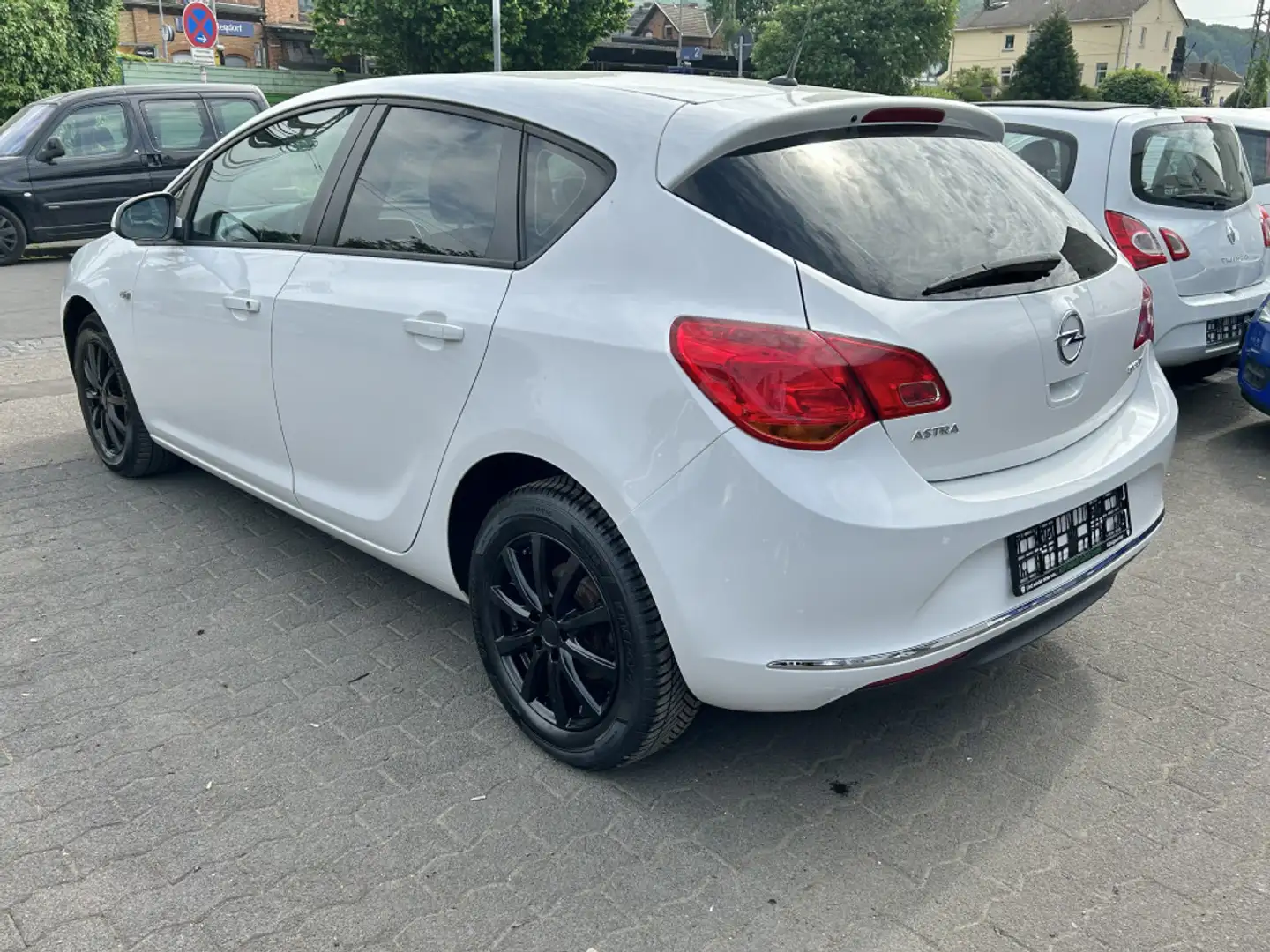 Vehicle image, number 4