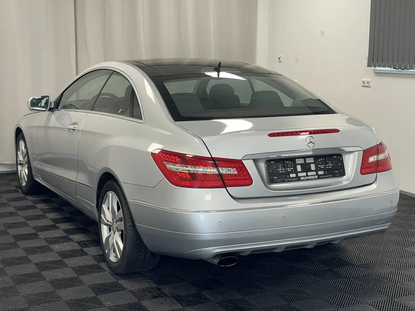 Vehicle image, number 6