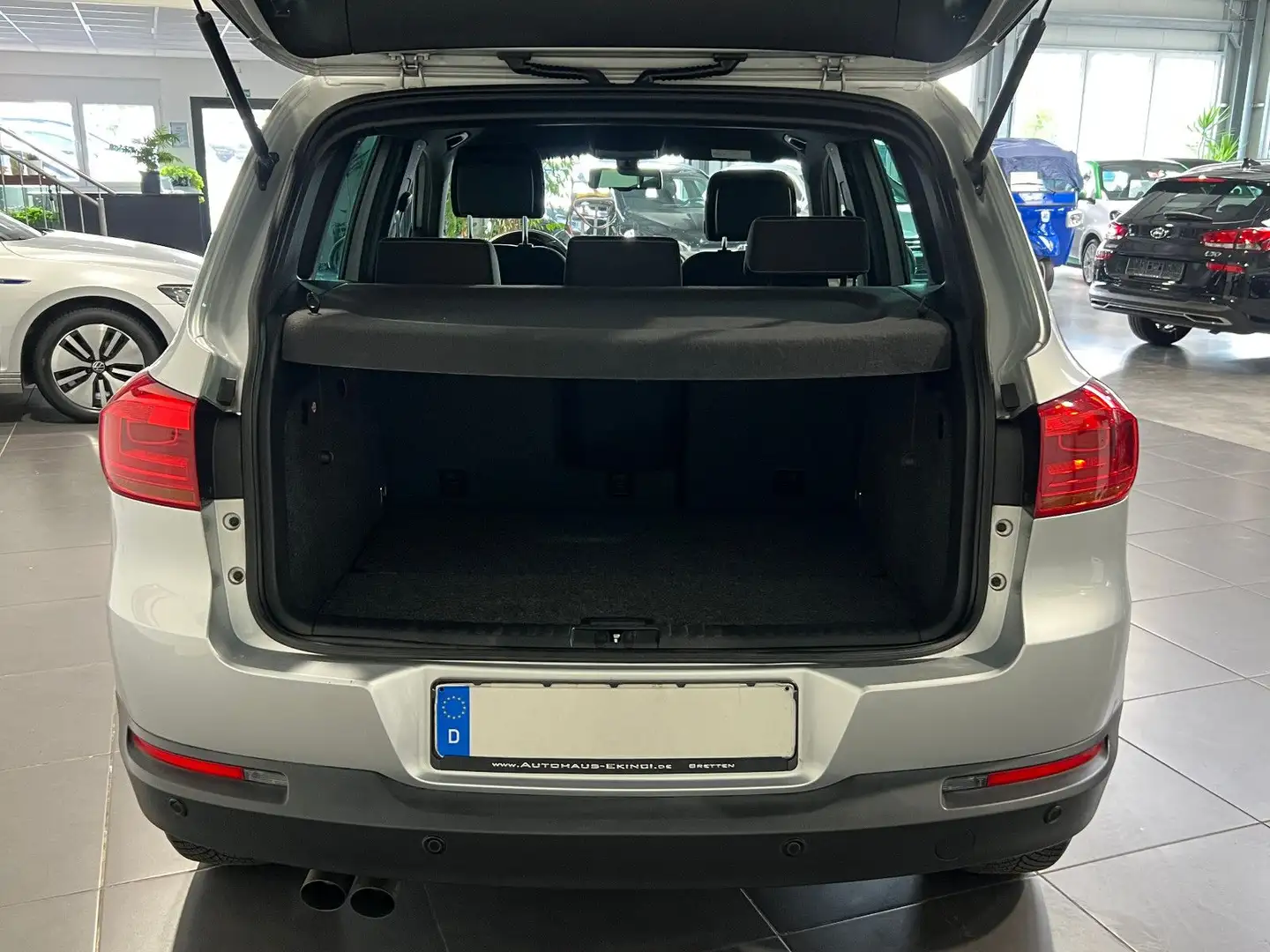 Vehicle image, number 9