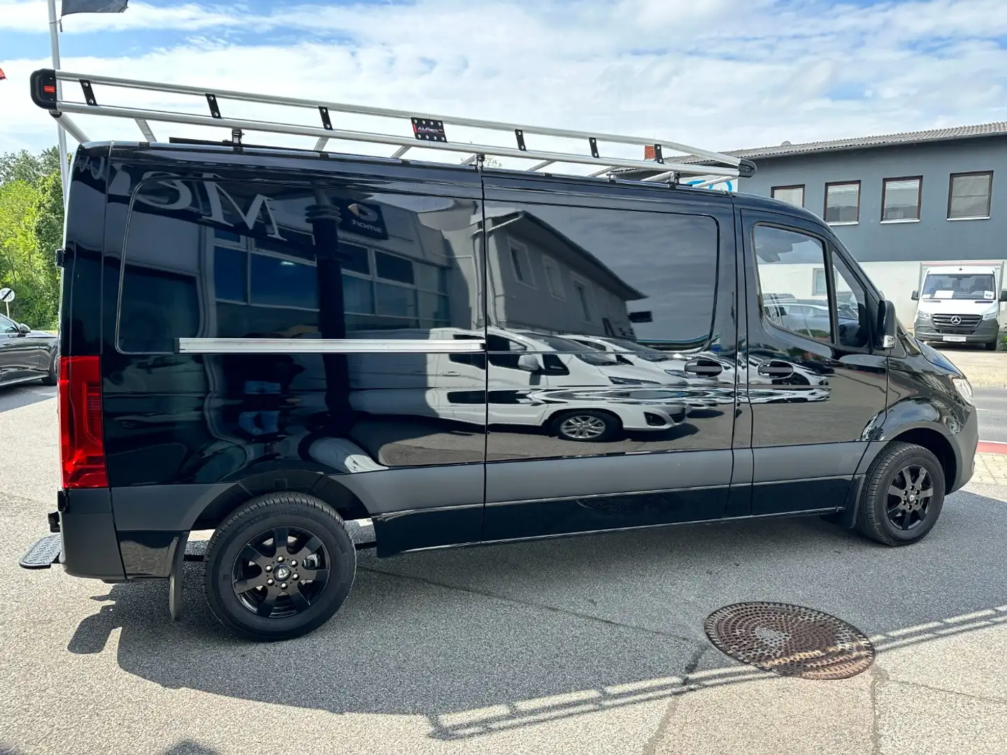 Vehicle image, number 5