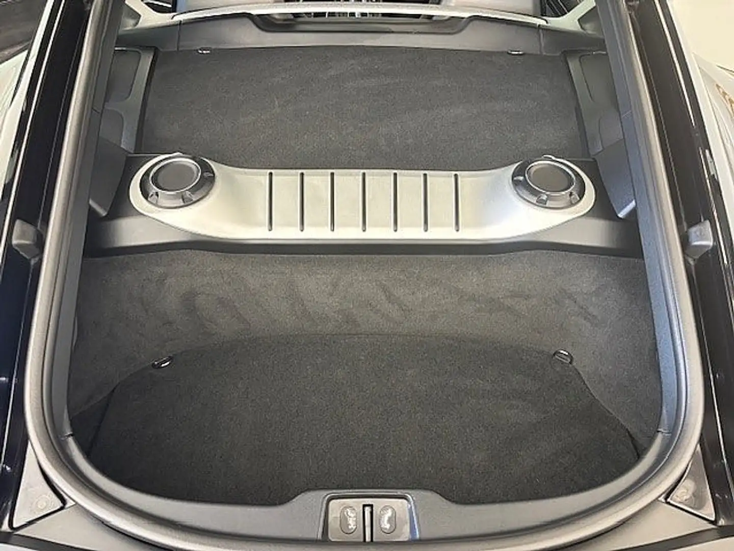 Vehicle image, number 7