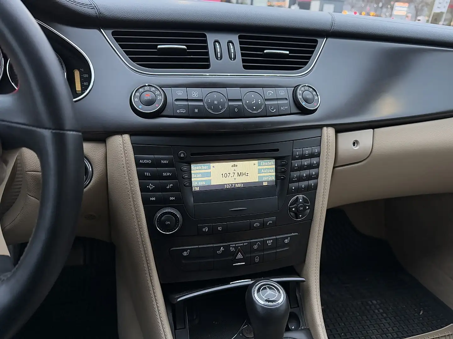 Vehicle image, number 6