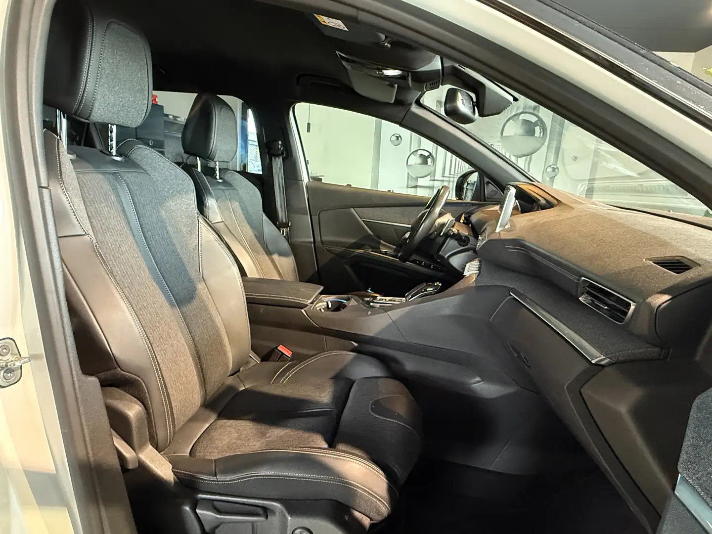 Vehicle image, number 9