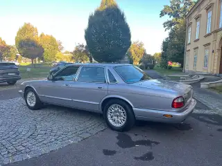Vehicle image thumbnail, number 9