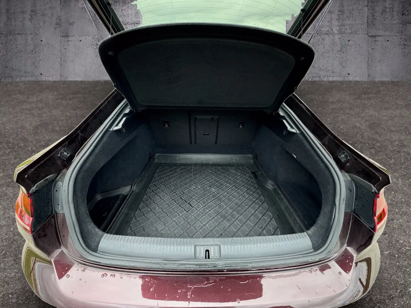 Vehicle image, number 12