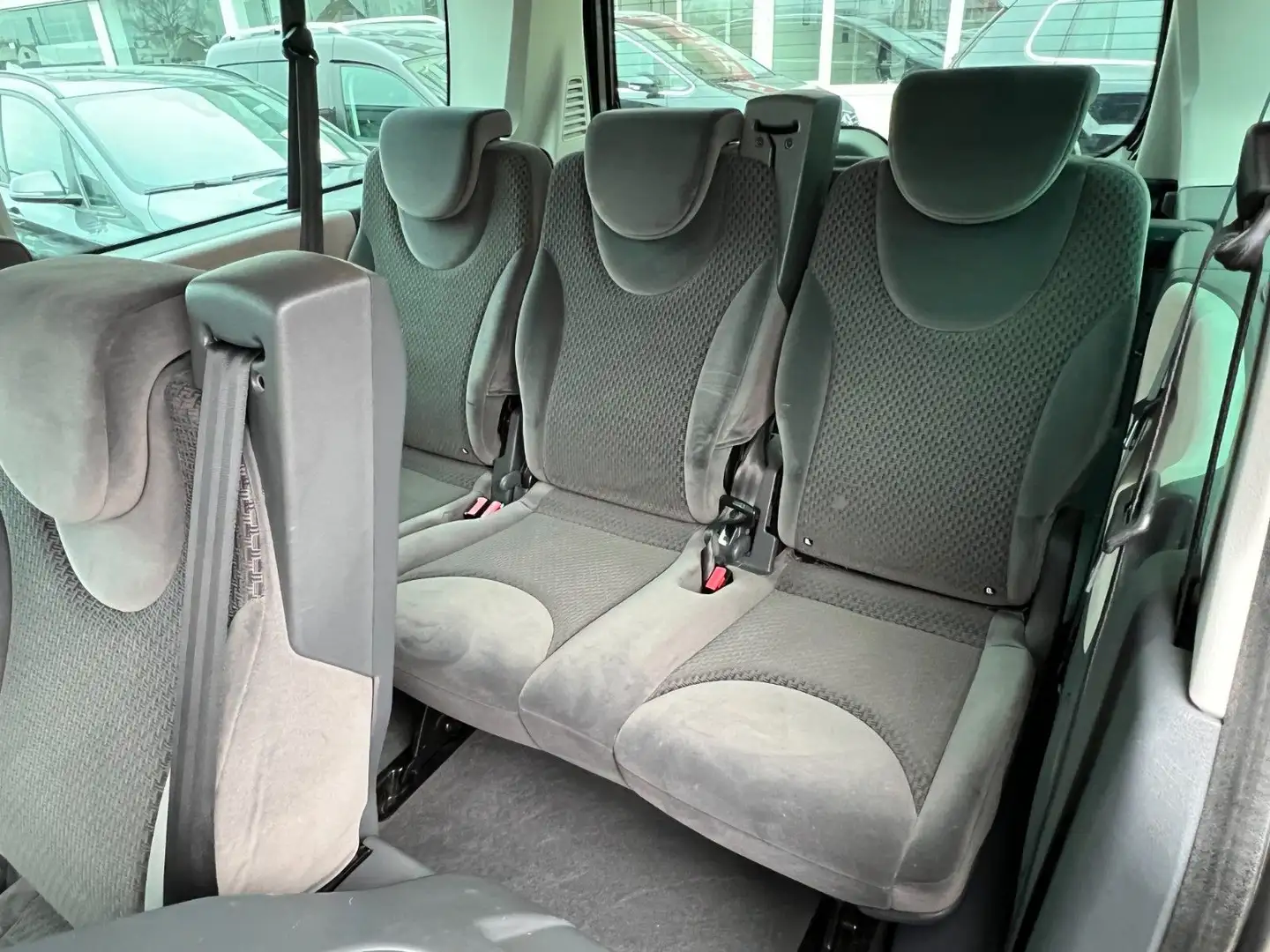 Vehicle image, number 13
