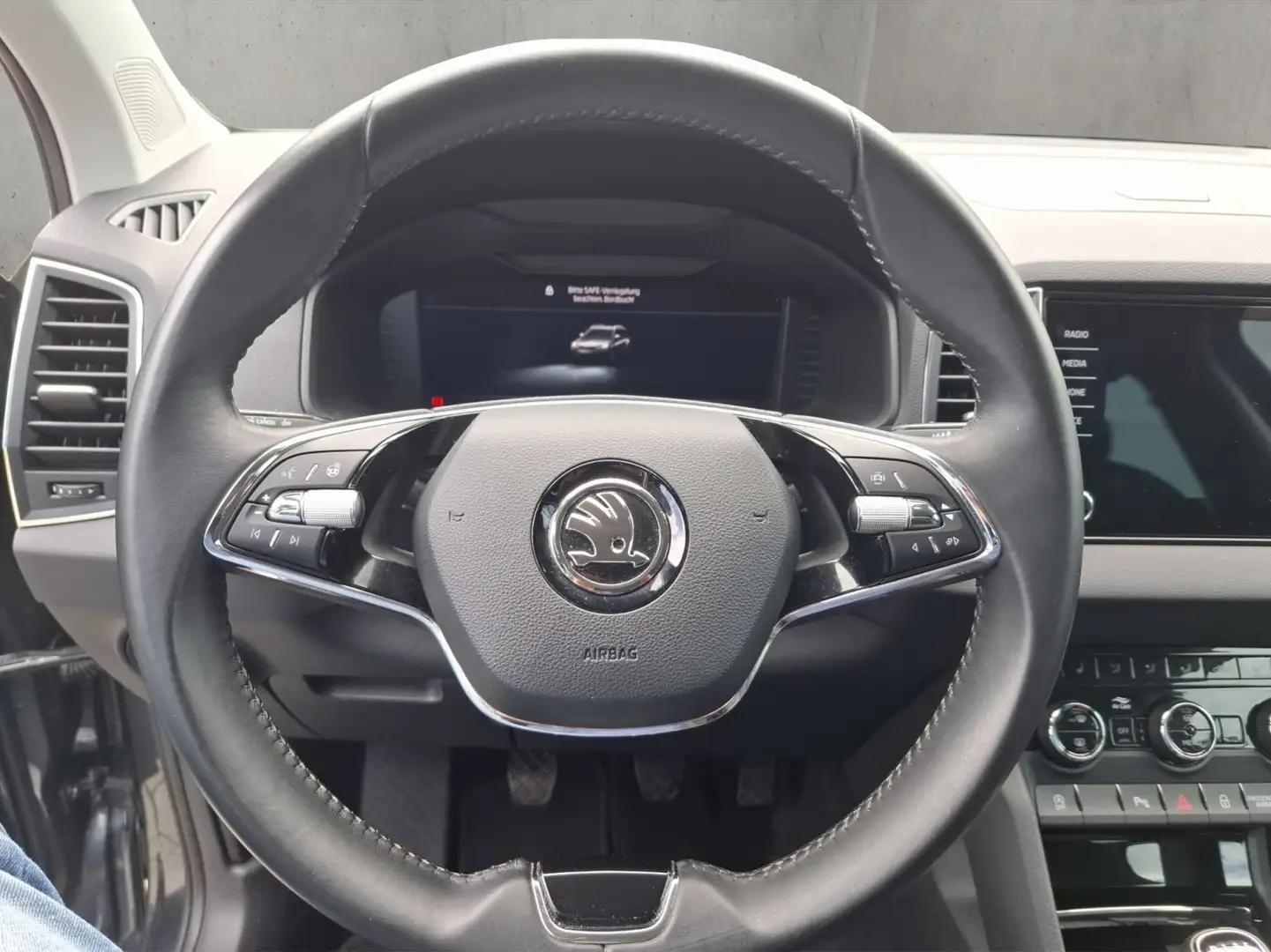 Vehicle image, number 10