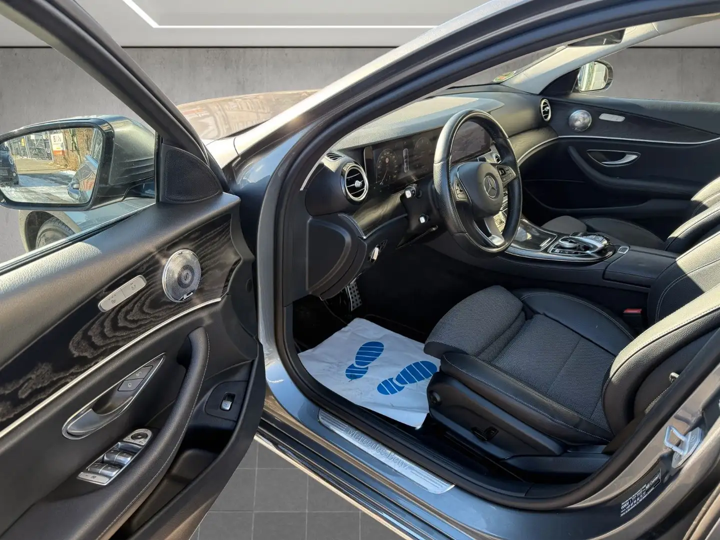 Vehicle image, number 8