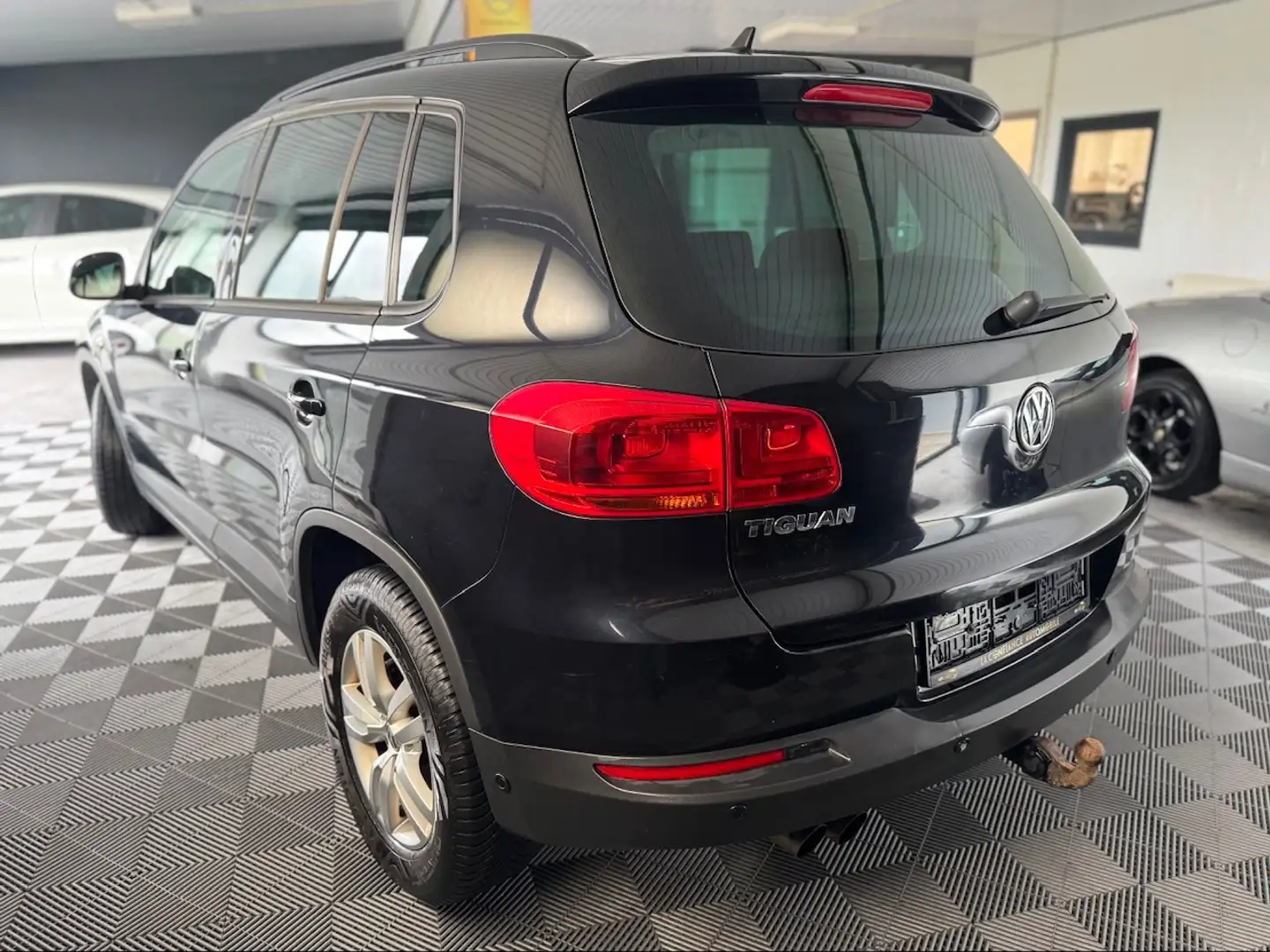 Vehicle image, number 6