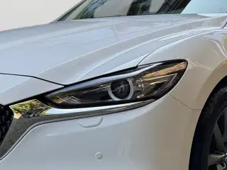 Vehicle image thumbnail, number 6