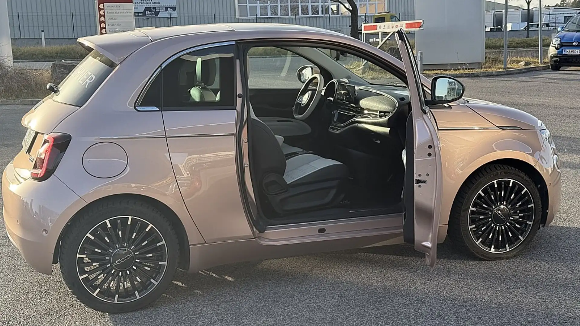 Vehicle image, number 7