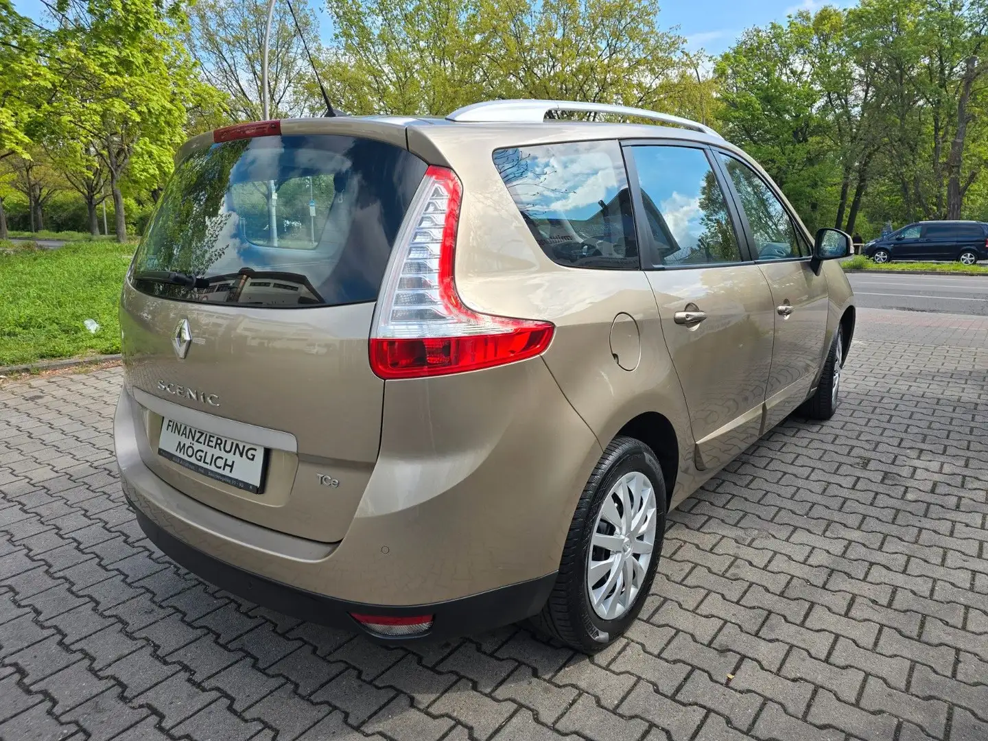Vehicle image, number 10