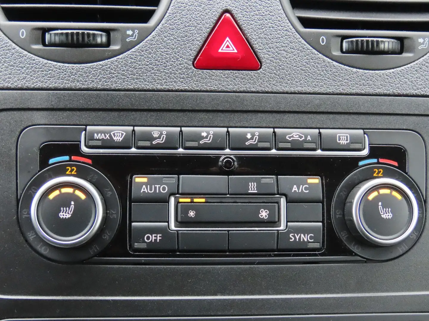 Vehicle image, number 16